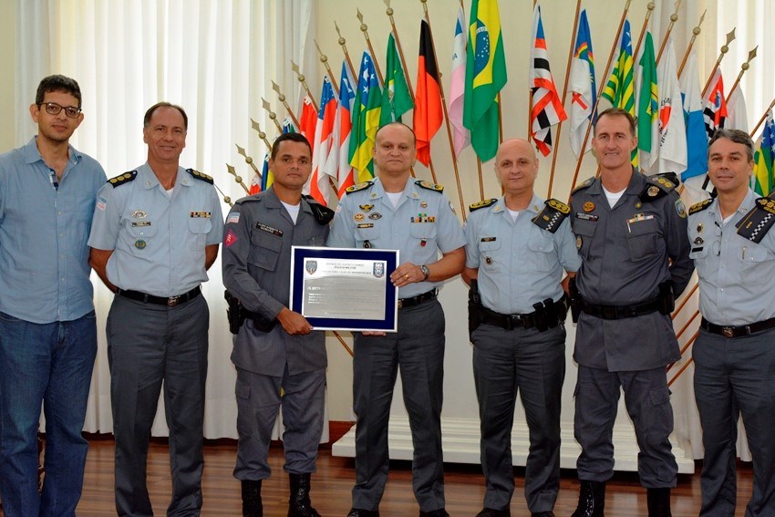 Sesp Comandante Geral Da Pmes Recebe Placa De Homenagem Do Chs 2018 0684