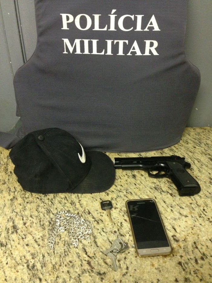 Pistola de airsoft e celular roubado no Vila Rica