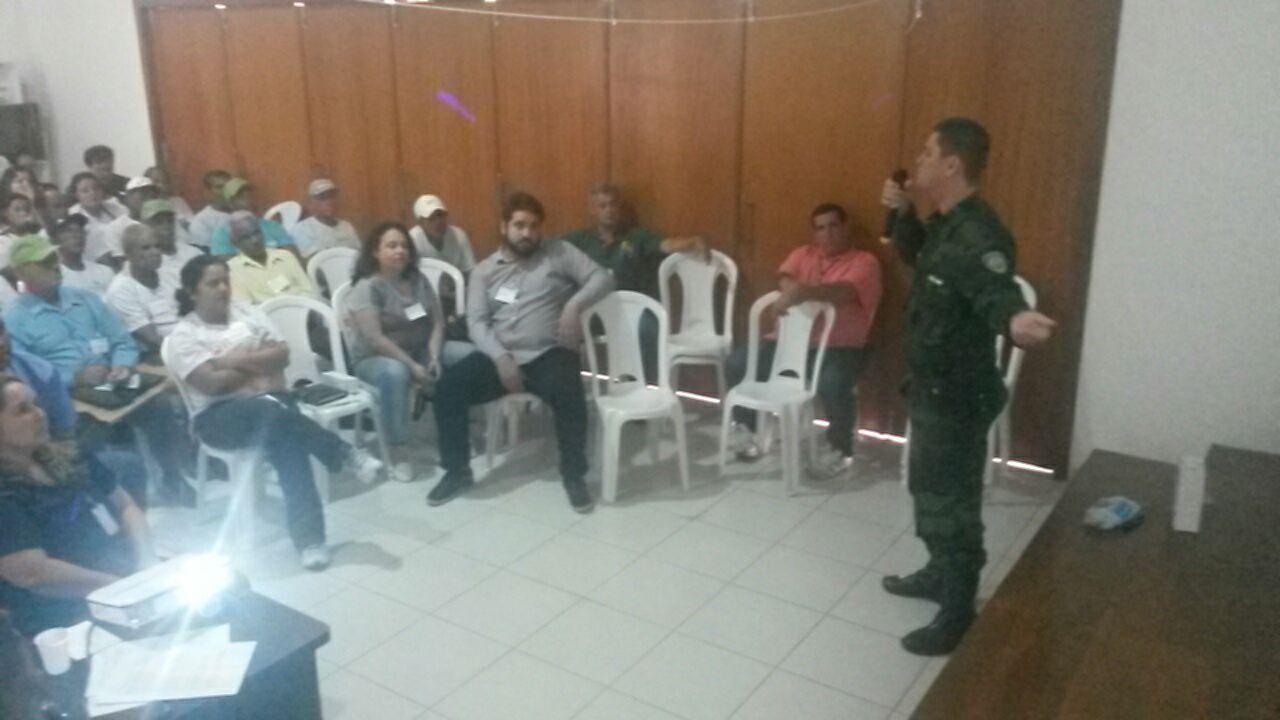 Palestra com catadores de caranguejo
