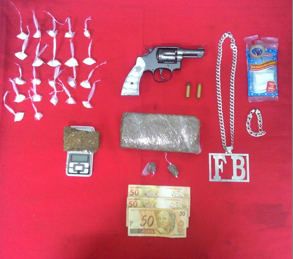 Apreensão de arma e  500 g de maconha na Favelinha